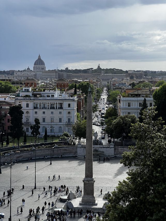 B&B Roma centro: a piedi dal Glamour Center of Rome B&B verso Piazza del Popolo, Via del Corso e Trinità de’ Monti
